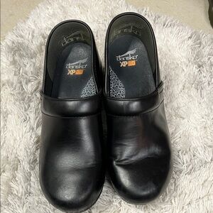 Dansko XP 2.0
$165.00

 Black Leather Clogs
